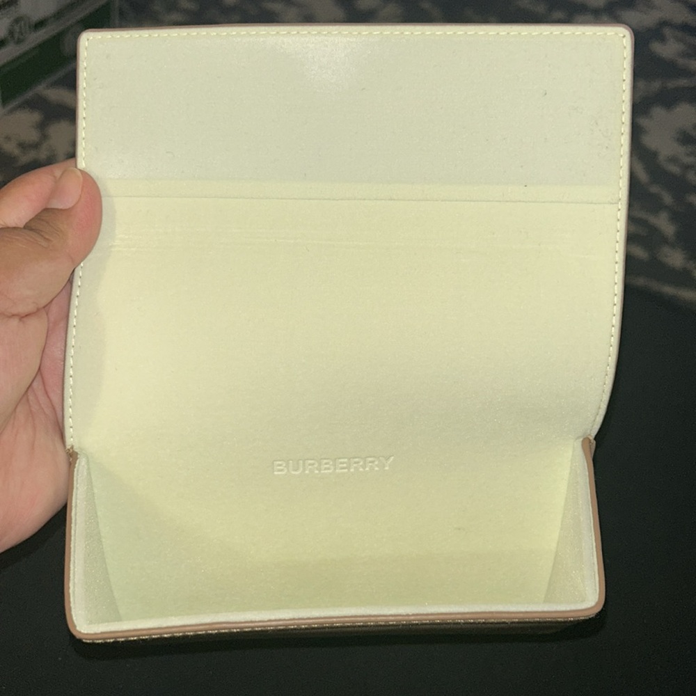 Burberry Tan Leather Sunglass Holder - Picture 3 of 7
